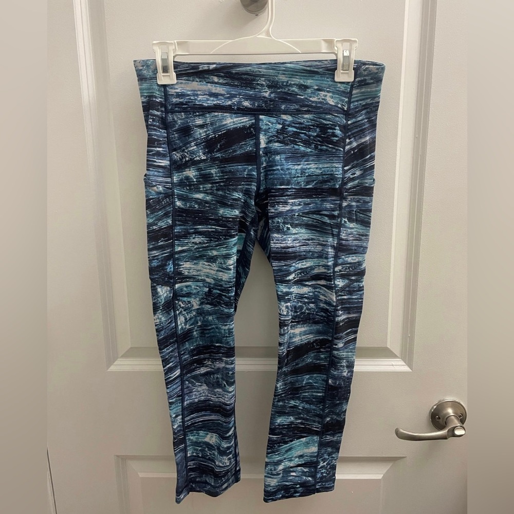 Black and Blue Lululemon Capri Leggings w/Pockets